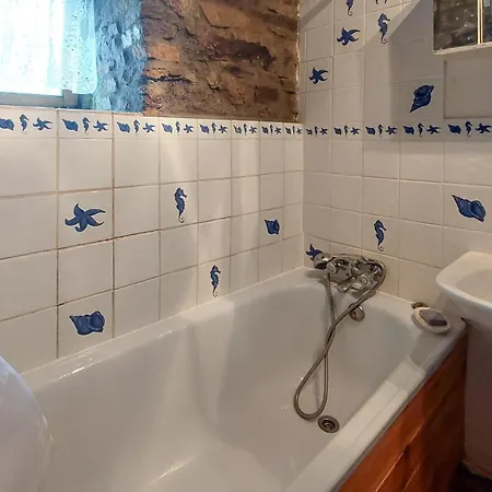 Holiday home Stunning In With Kitchen Lignol
